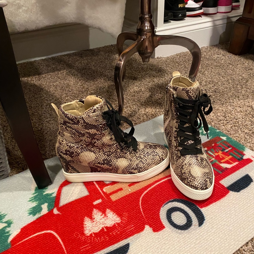 Snakeskin print sneaker wedge sneaker boot heels - Picture 3 of 16